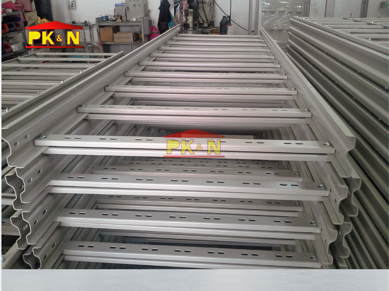 เคเบิ้ลแลดเดอร์พ่นสีฝุ่น